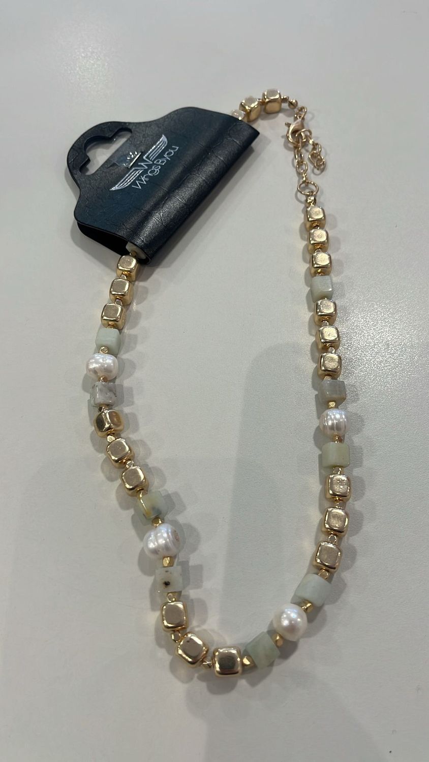 Collier goud parels en groen steentje