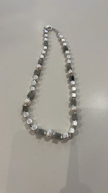 Collier zilver parels en groen steentje