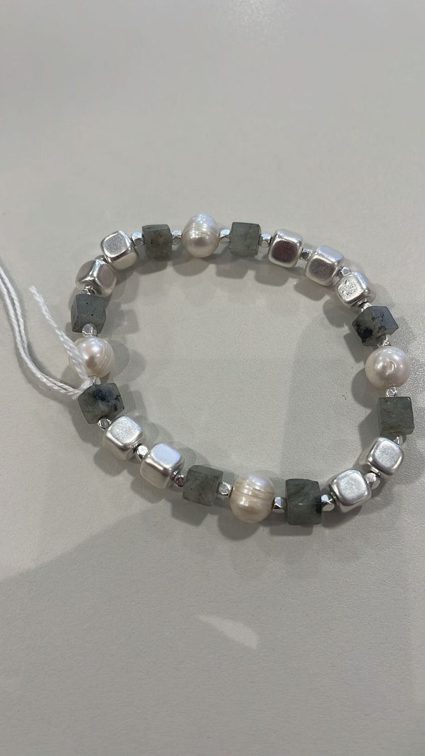 armband zilver, parel en groen steentje