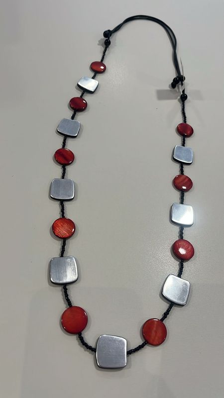 Lang fijn collier rood