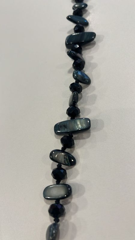 Lange ketting zwarte steentjes glans