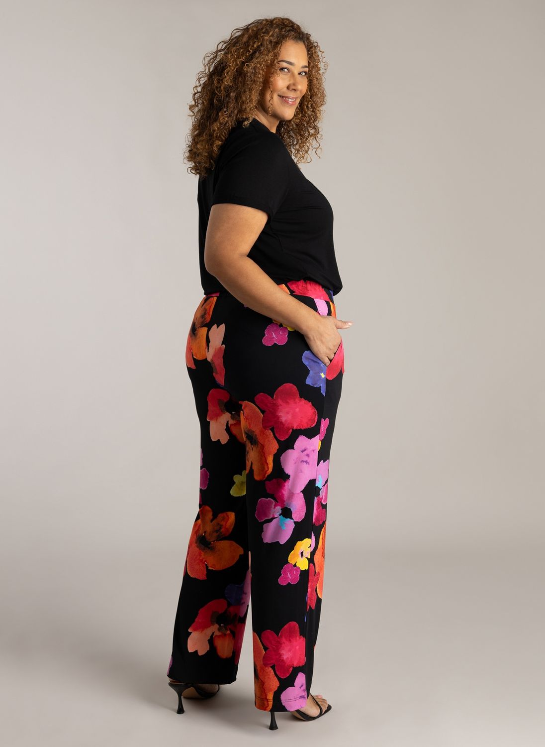 9000639 Nore Black multi colour