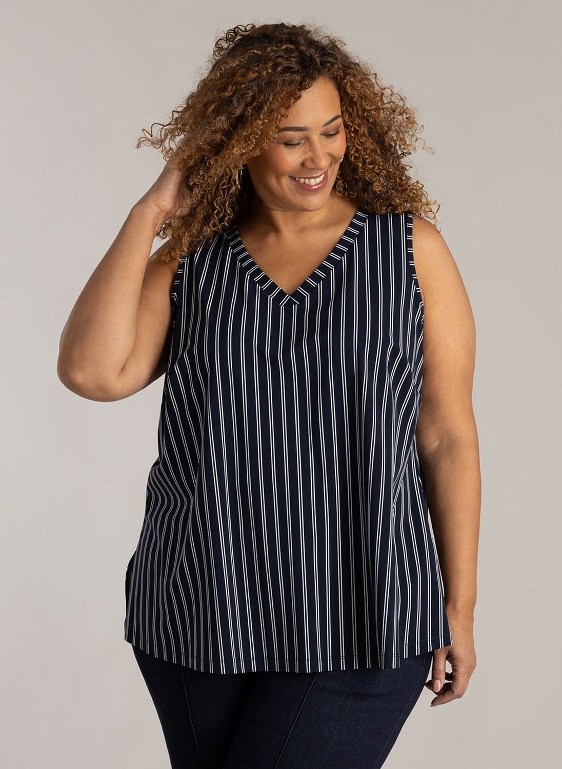 9000625 Nena Dark Blue/White