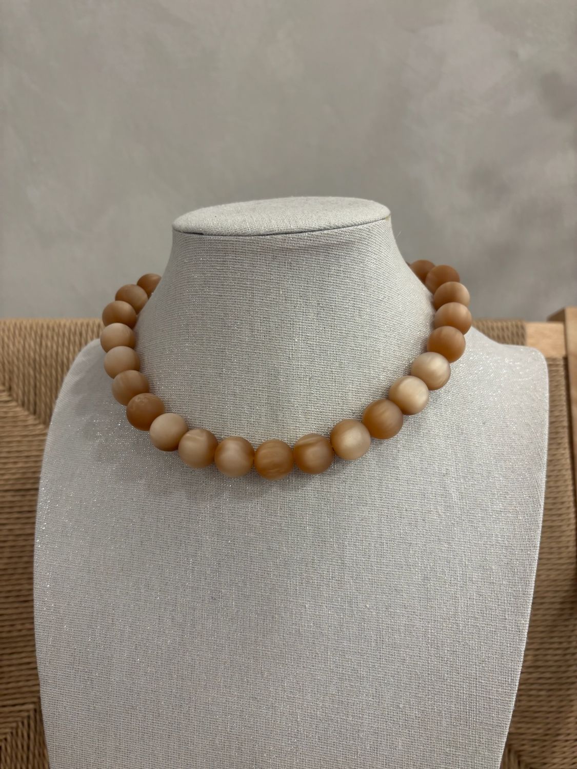 Ketting grote kralen taupe