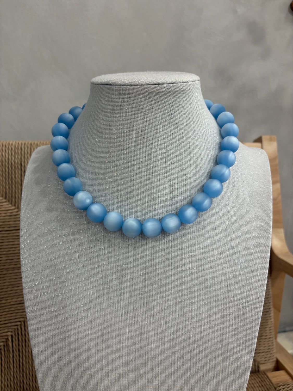 Ketting grote kralen licht blauw