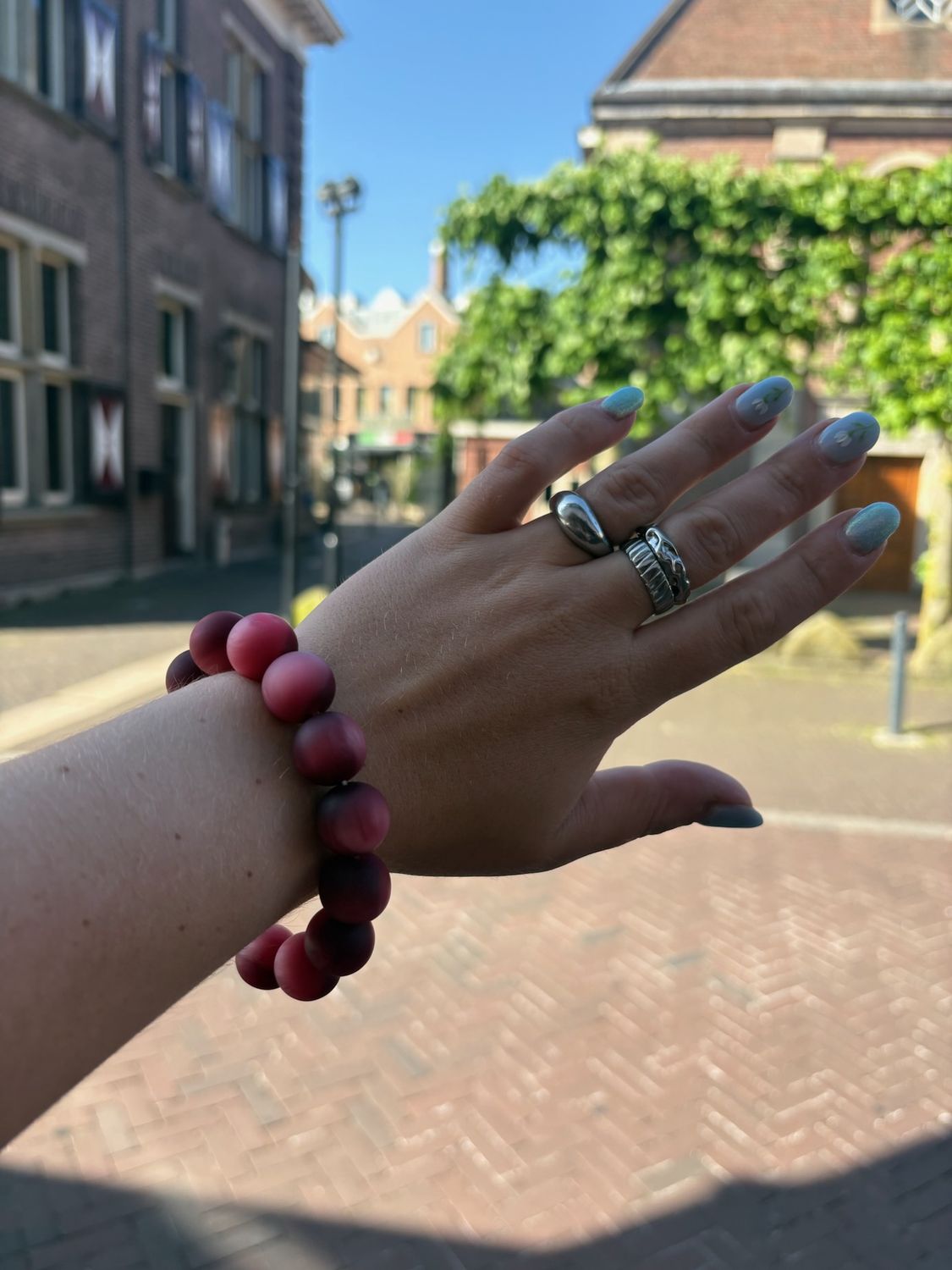 Armband grote kralen wijn rood