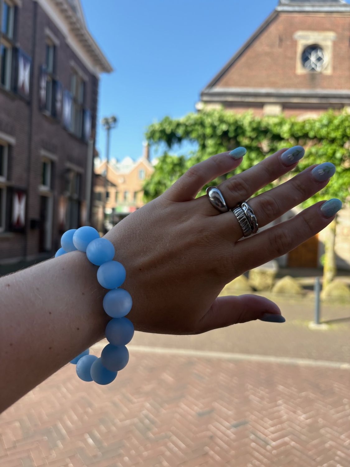 Armband grote kralen licht blauw