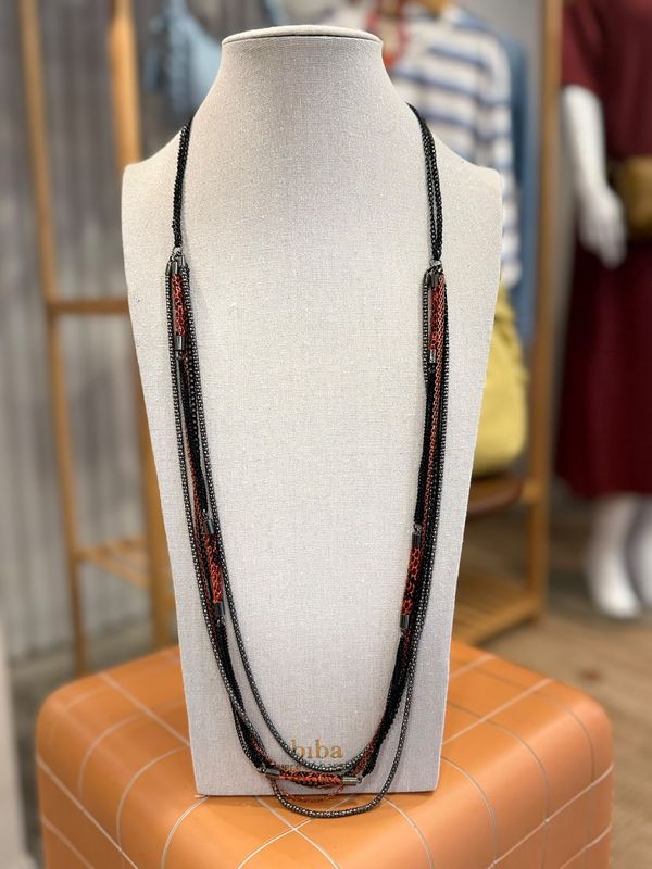 Collier rood met zwart ketting