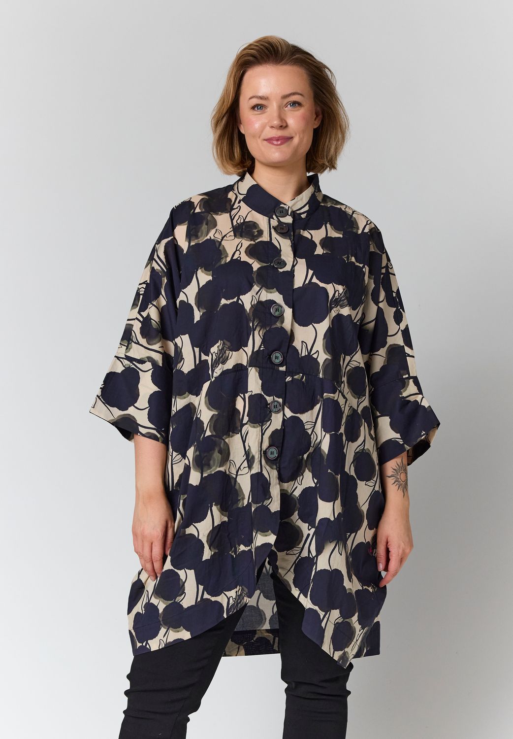 GSilje oversized cardigan Sand with black flowers