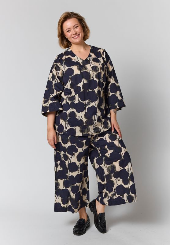GMillie Wide Pants Sand with black flowers