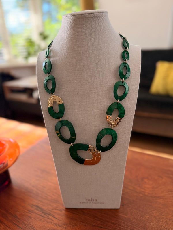 lang groen collier diep groen met goud