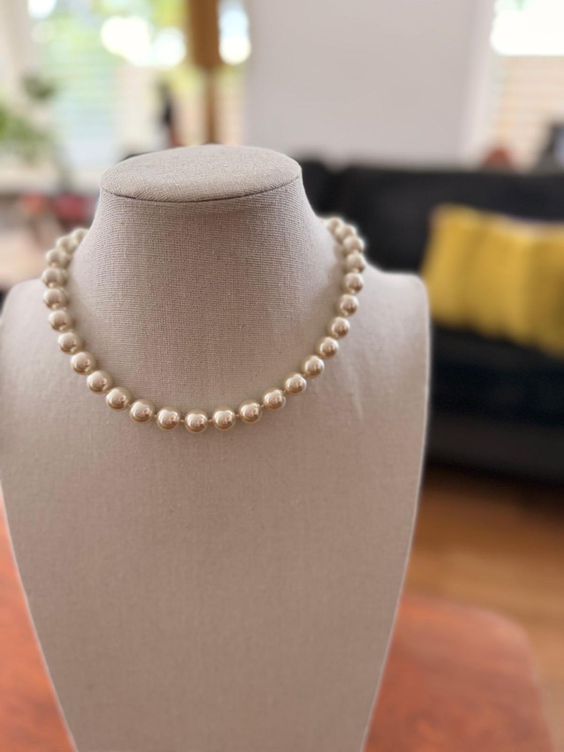 parelcollier creme met goudkleurige magneetsluiting/12mm