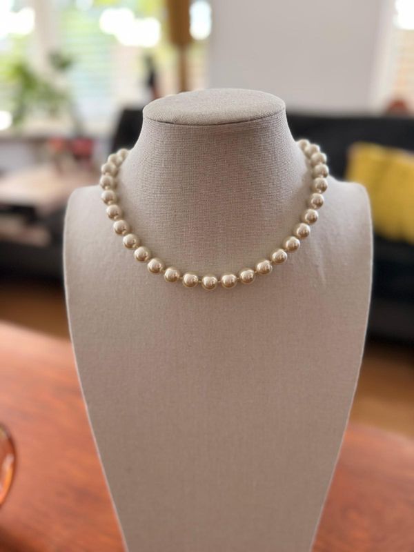 parelcollier creme met goudkleurige magneetsluiting/12mm
