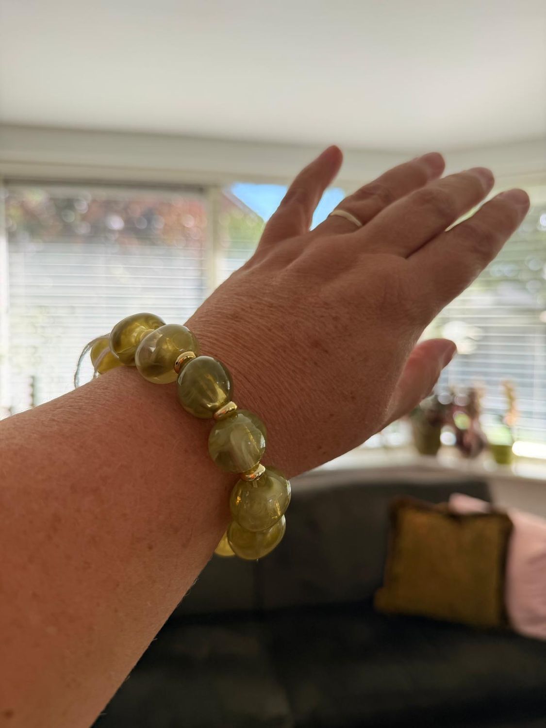 armband groen met klein goud ringetje
