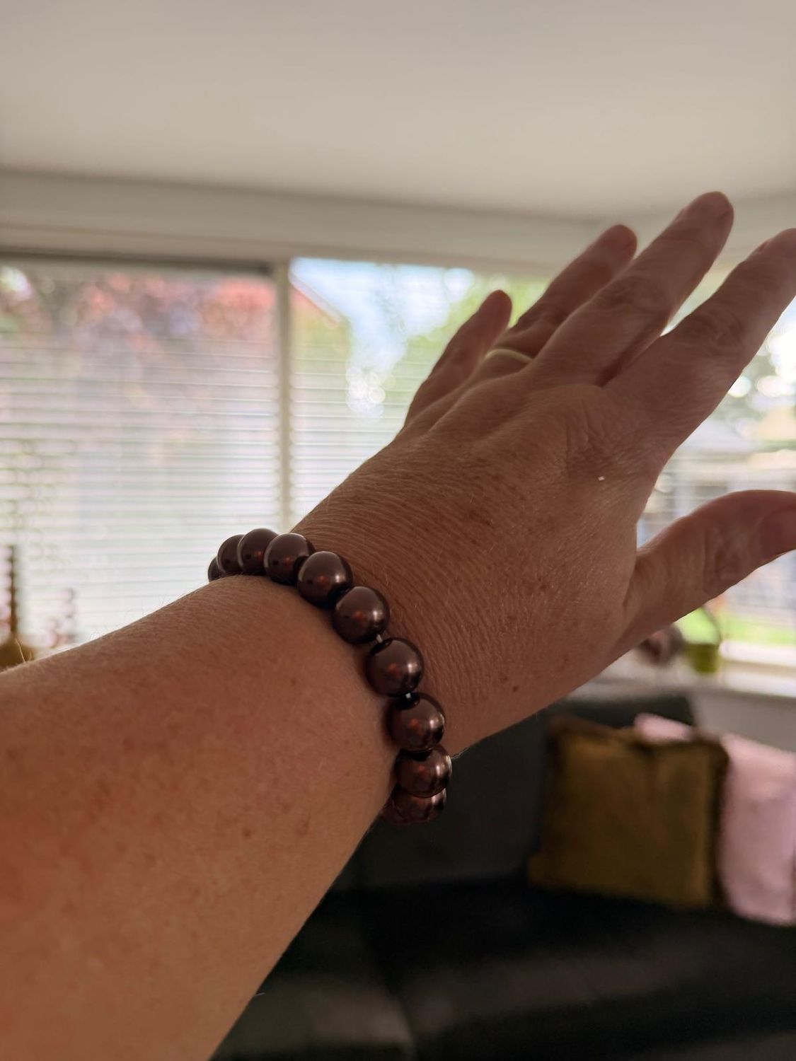 Armband parel bruin 12mm