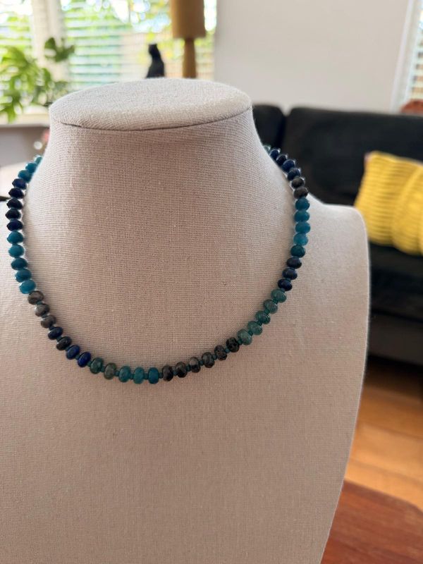 collier kort kleine steen petrol/blauw/groen