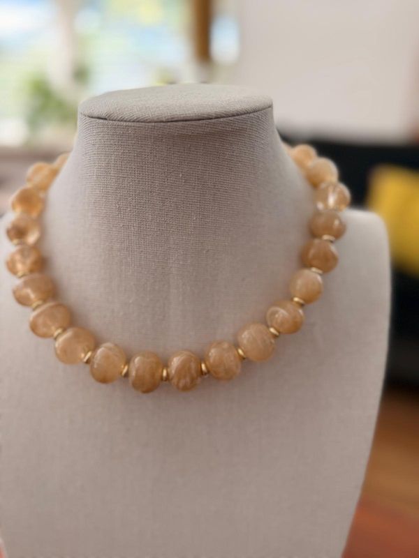 kort beige collier/16mm met klein goed ringtje