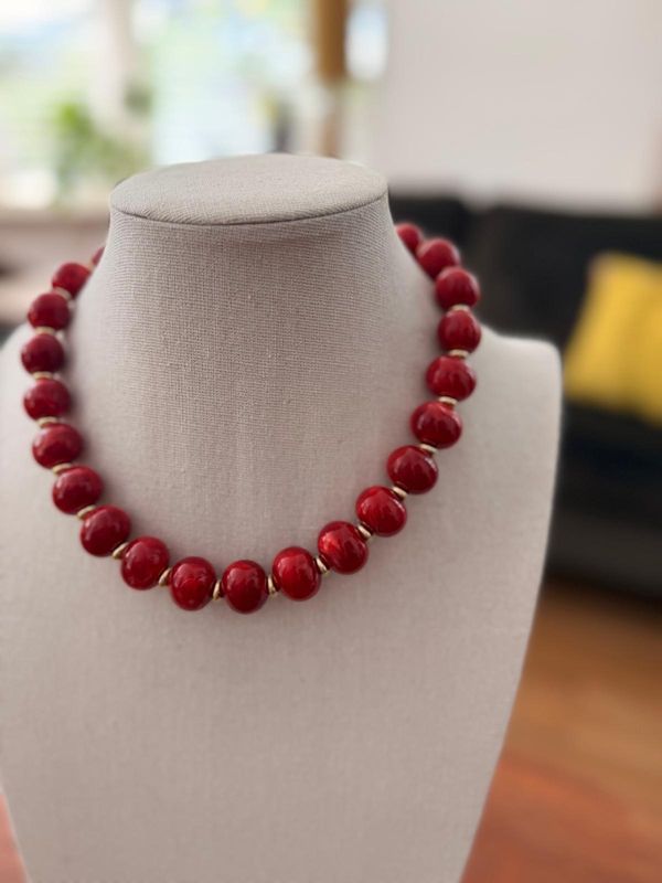 kort rood collier/16mm met klein goud ringetje