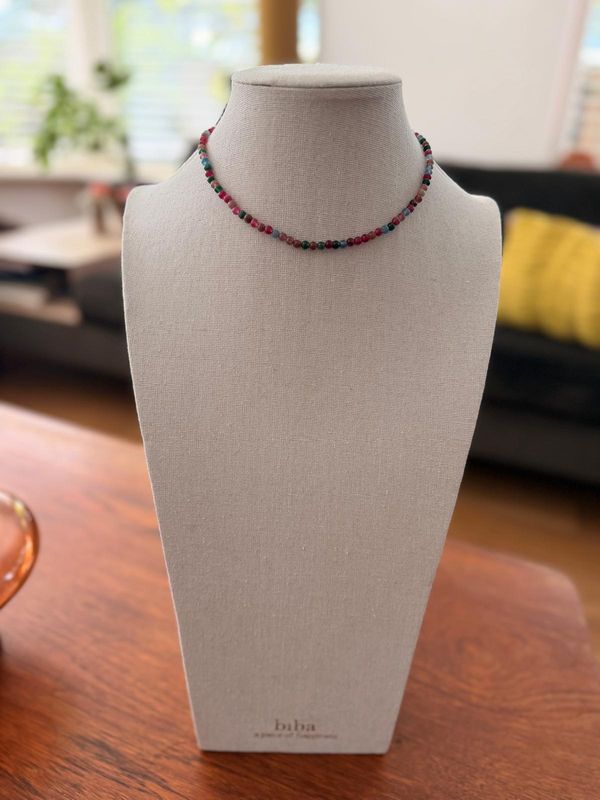collier kort klein steentje multi rood/blauw/groenroze