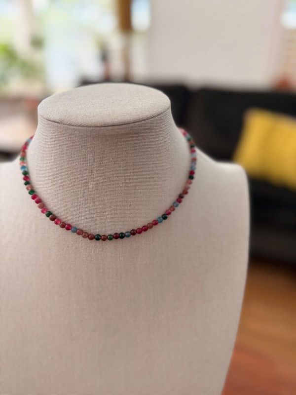 collier kort klein steentje multi rood/blauw/groenroze