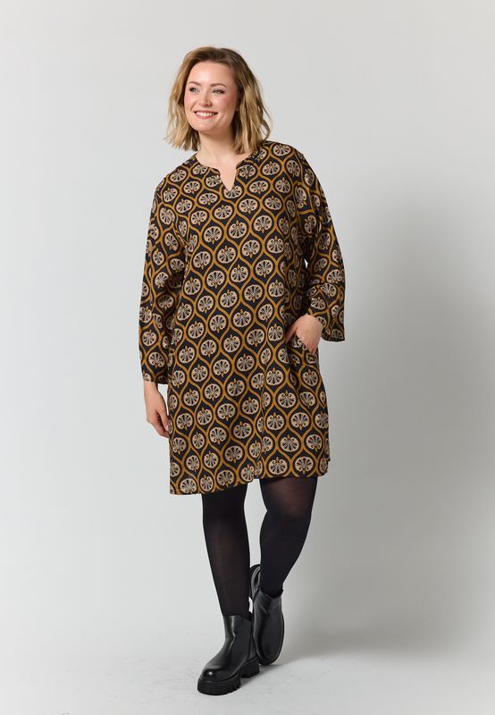 G266000 GSkuld Tunic Black with brown and sand pattern