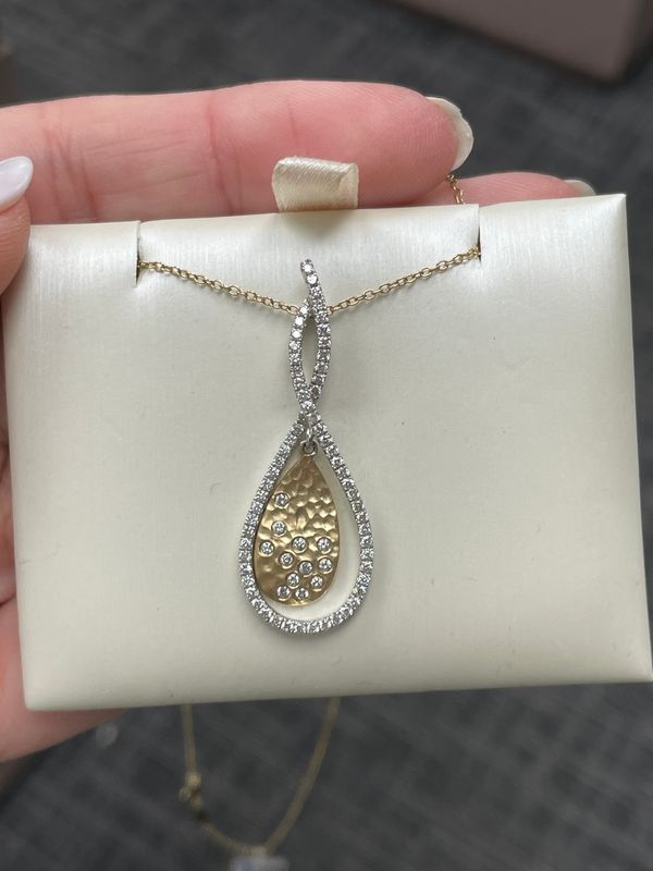 14K 2-tone Hammered Diamond Necklace, D: 0.62ct