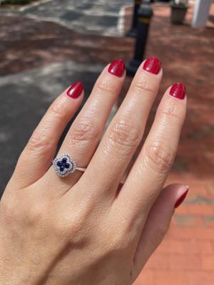 18K W/G Lds Sapphire &amp; Dia Clover Ring, S: 0.43cts, D: 0.22cts