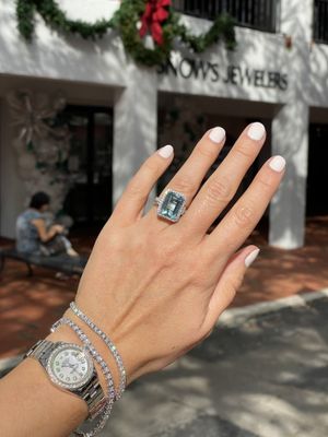 18K W/G Aqua and Diamond Ring, AQ: 10.90ct, D: 0.63ct