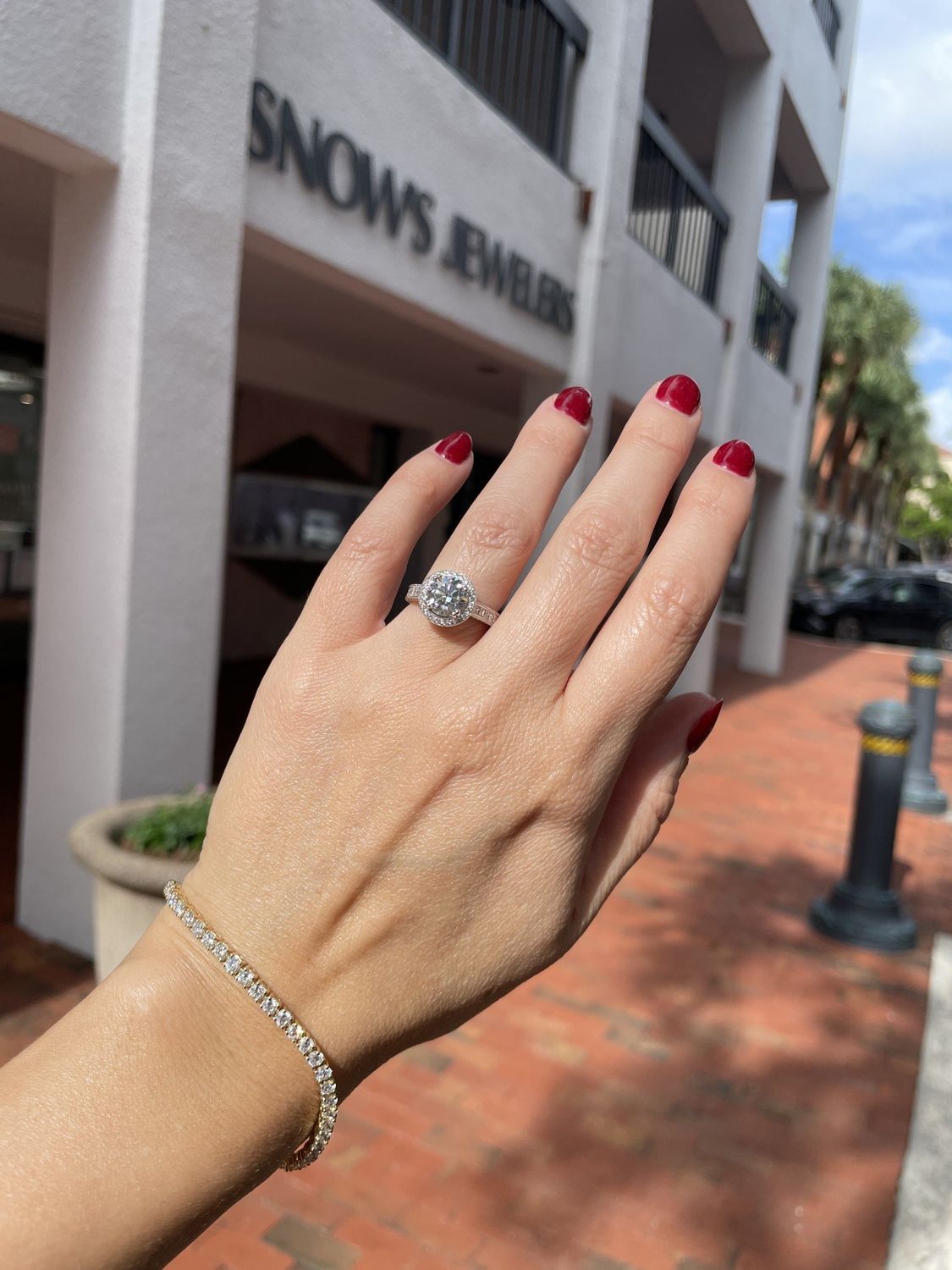 LAB - 18K W/G Round Halo Engagement Ring, D:2.12ct, G, VS1, TW: 1.41ct