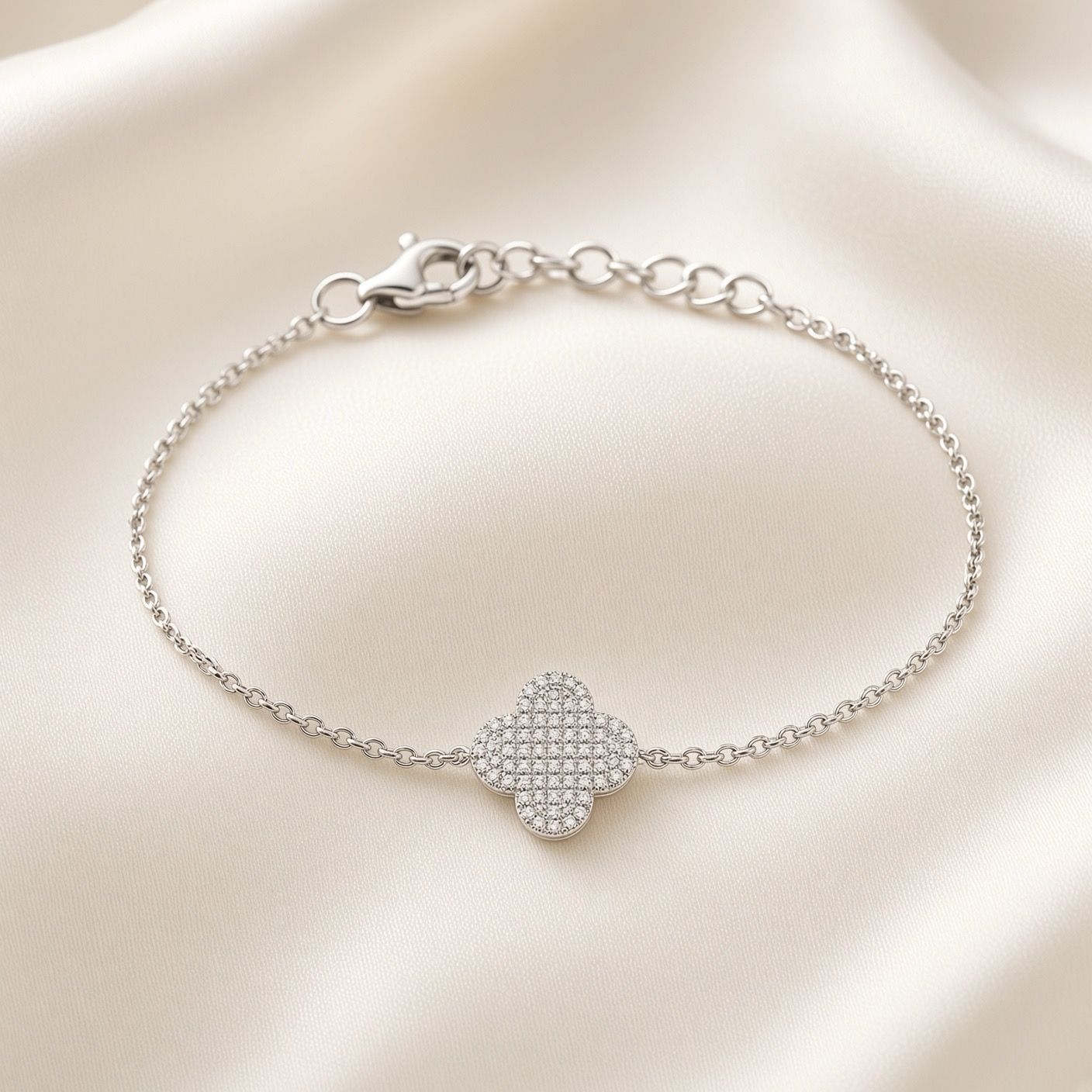 14K W/G Pave Diamond Clover Bracelet, D: 0.16ct