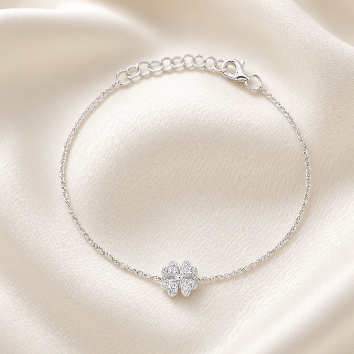 14K W/G Diamond Clover Bracelet, D: 0.05ct