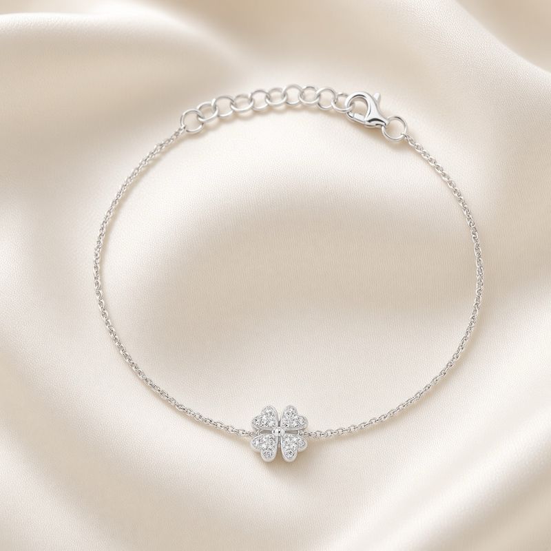 14K W/G Diamond Clover Bracelet, D: 0.05ct