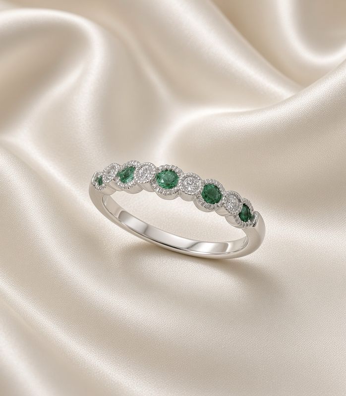14L W/G Emerald and Diamond Stackable Ring, E: 0.21ct, D: 0.07ct