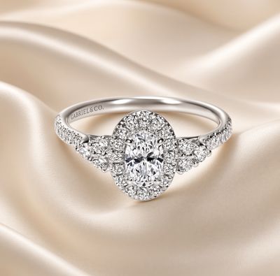 14K White Gold Oval Halo Dia Eng Ring