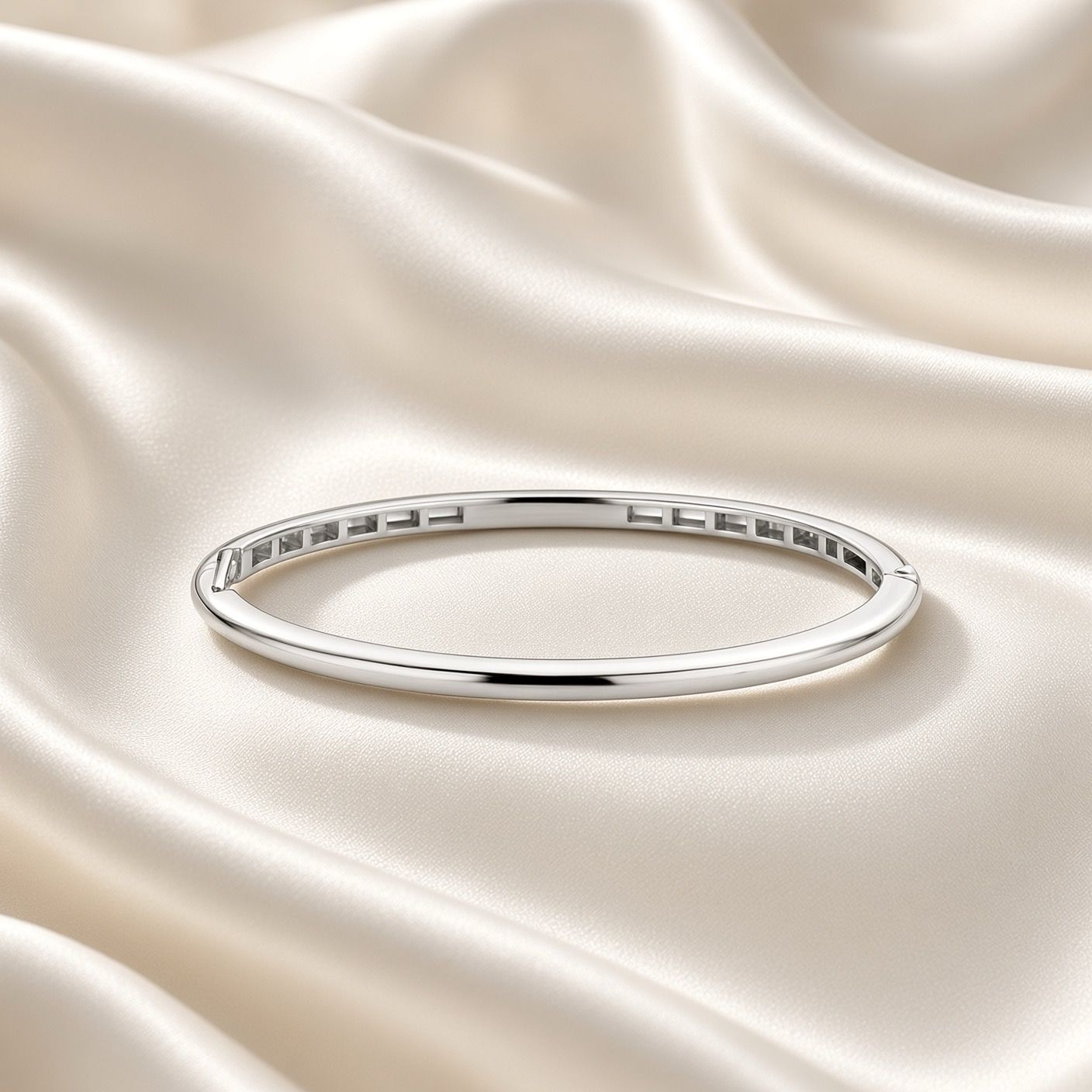 Essential Silver Bangle