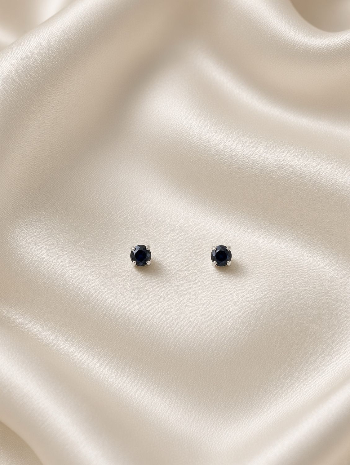 14K W/G Sapphire Stud Earrings 0.90ct