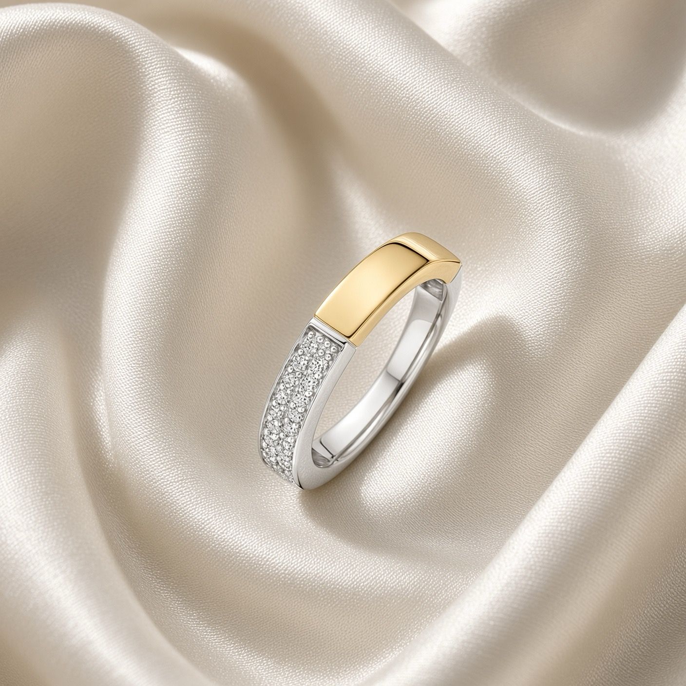 Contrast Zirconia Ring