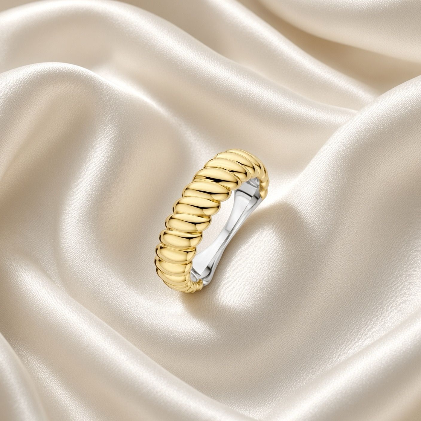 12424SY/54- Yellow Plated Vintage Ribbed Ring