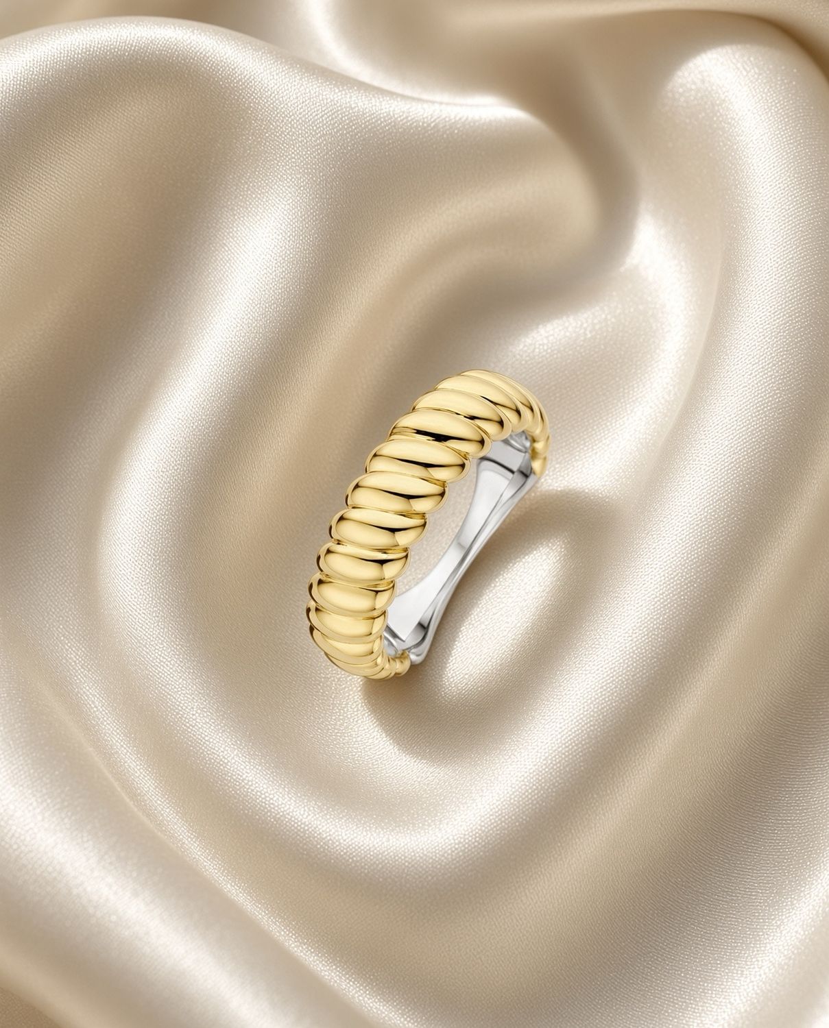 Vintage Ribbed Ring