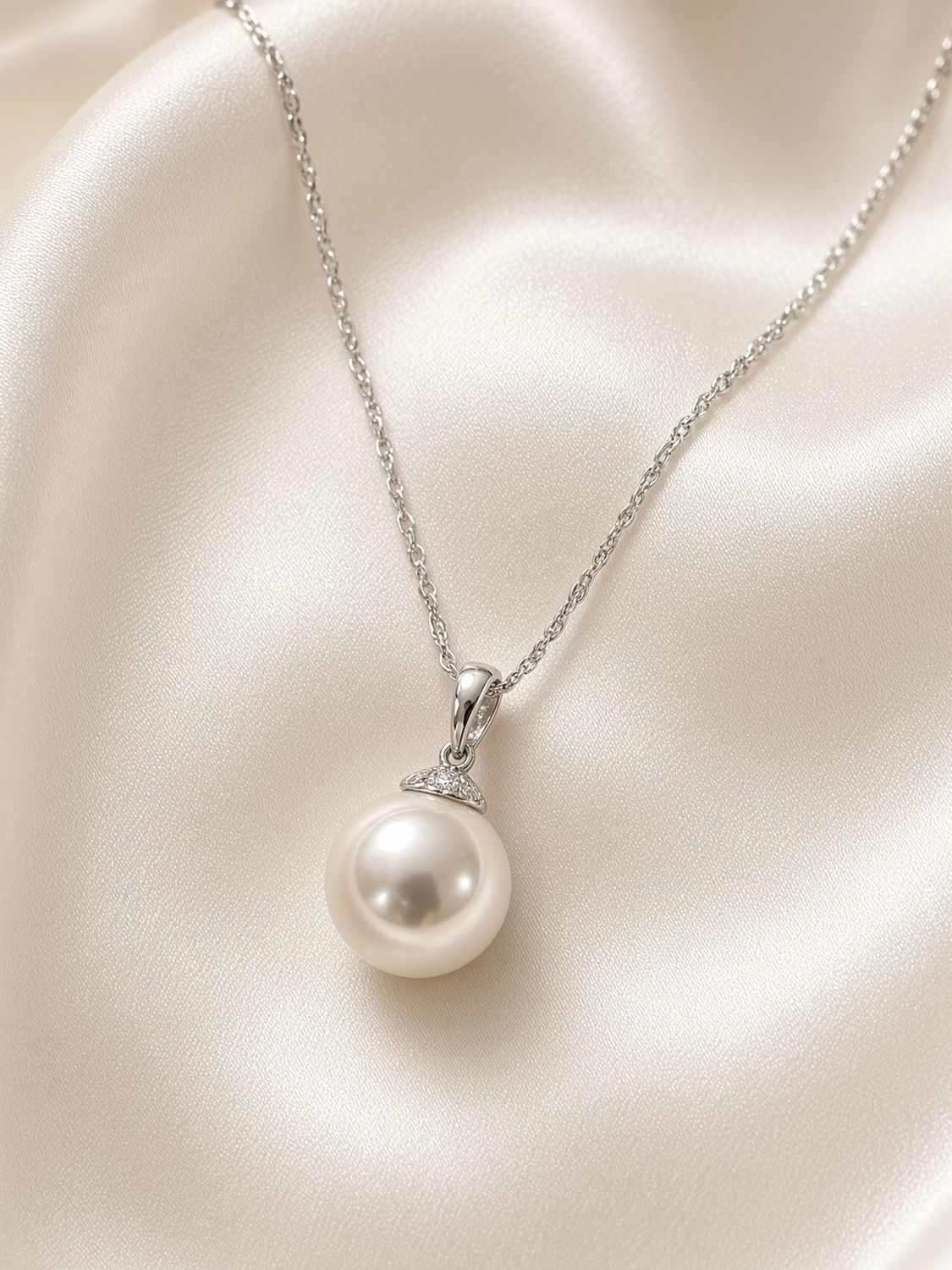 Classic Pearl Pendant Necklace