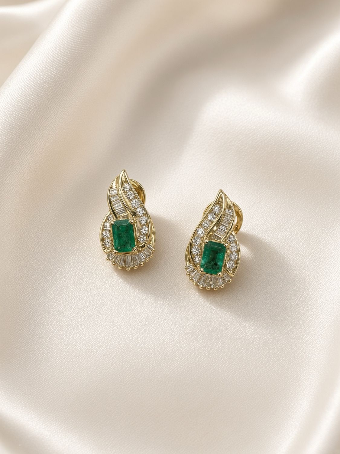Vintage-Inspired Emerald Statement Earrings