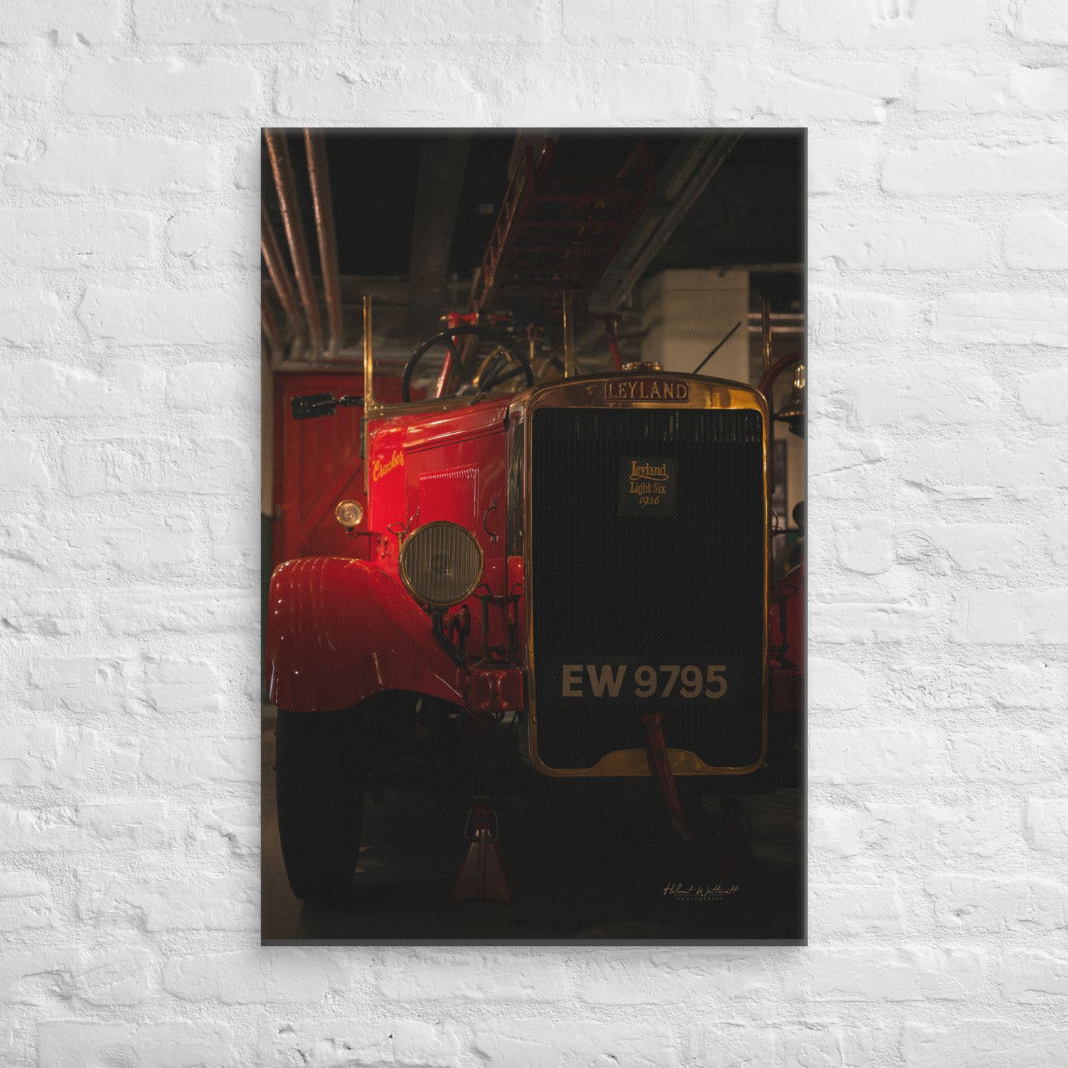 Leyland Vinstage Fire engine wall art Canvas print