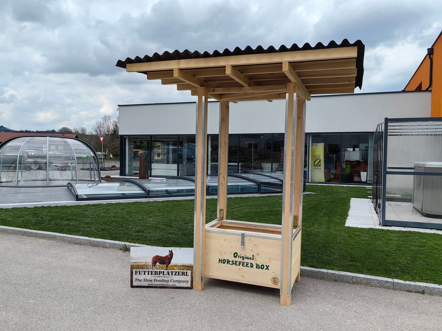 Original HORSEFEED BOX DEEP LONG ROOF