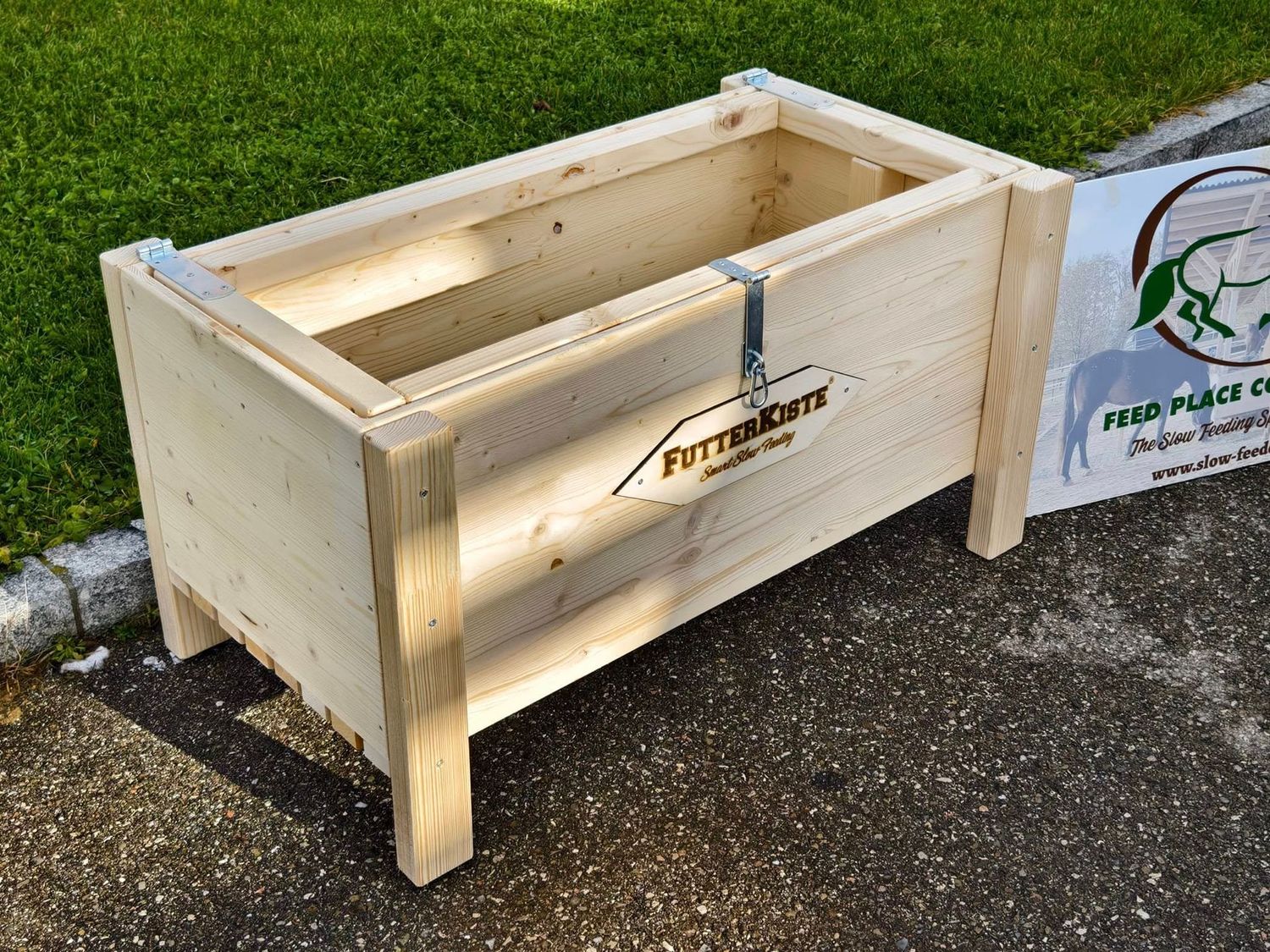 Original FUTTERKISTE CLASSIC LONG, Holzkiste für Pferde, aus nachhaltiger Forstwirtschaft, schadstofffrei, unbehandelt.