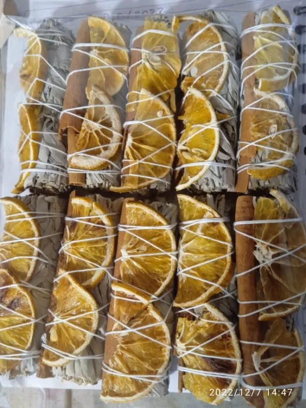 Sauge blanche, cannelle & orange – Bâton de fumigation (4 pouces)