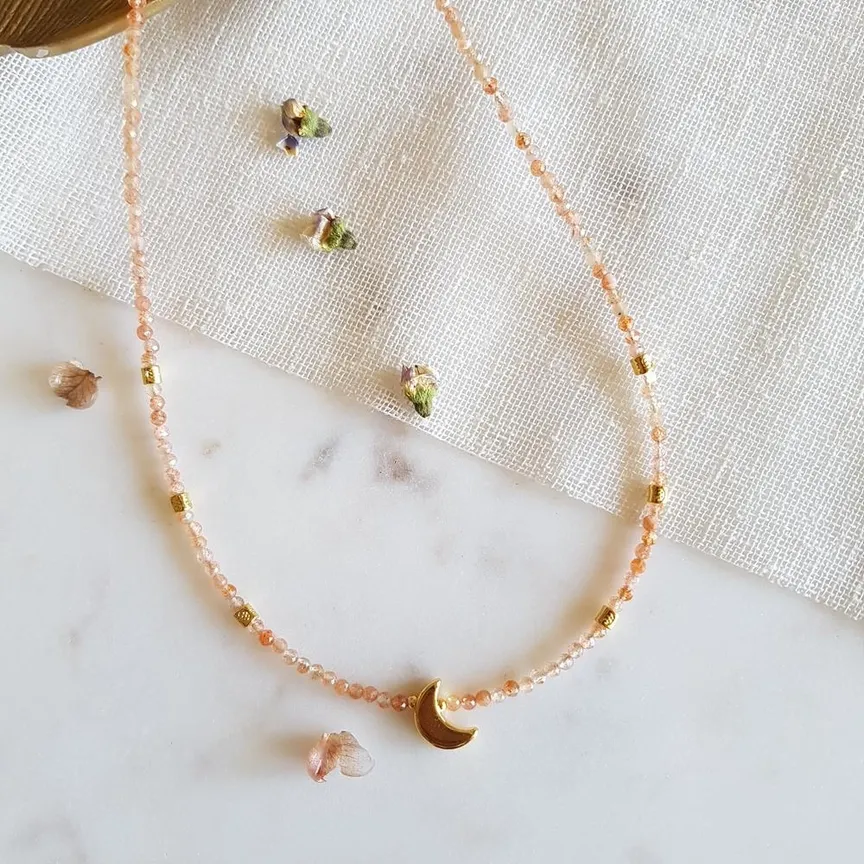 Collier en pierre de soleil