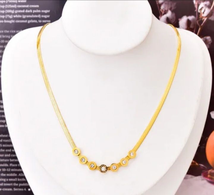 Collier en acier inoxydable doré à l&#39;or fin 18 carats