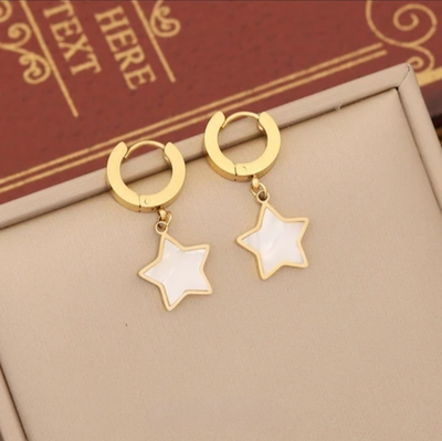 Boucles d&#39;Oreille pendantes Etoile en acier inoxydable dorées à l&#39;or fin 18 carats