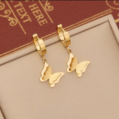Boucles d&#39;Oreille pendantes Papillon Volant en acier inoxydable dorées à l&#39;or fin 18 carats