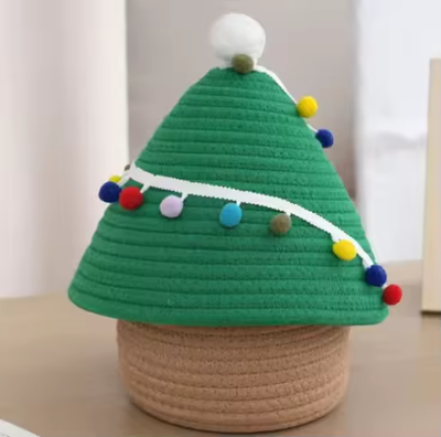 Panier de rangement tricoté homme femme et enfant en forme d&#39;arbre de Noël avec pompons multicolores fait main pour décoration maison salon bureau